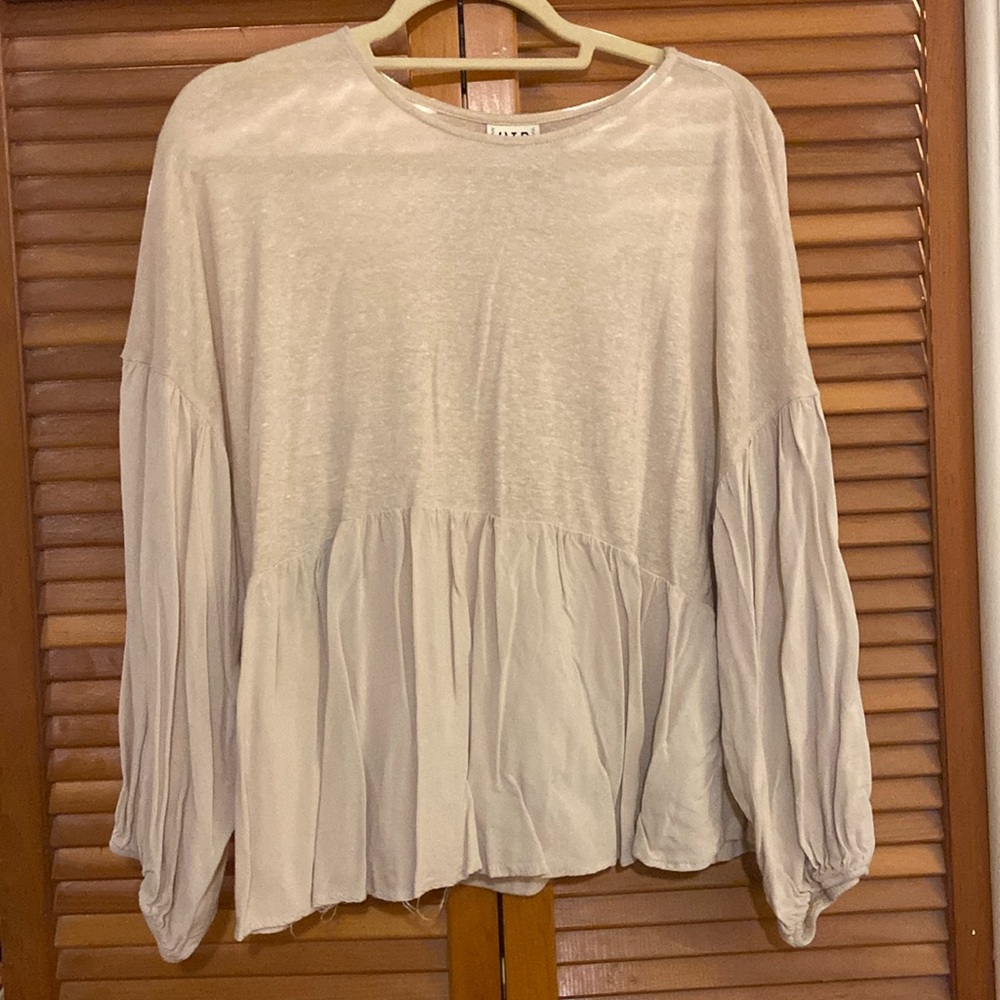 cream women’s top EUC